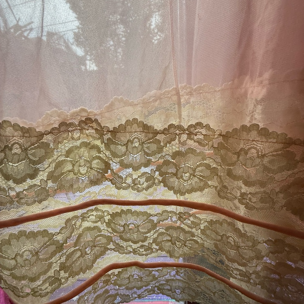 Elegant Peach Dress with Gold Accents - Picture 3 of 7